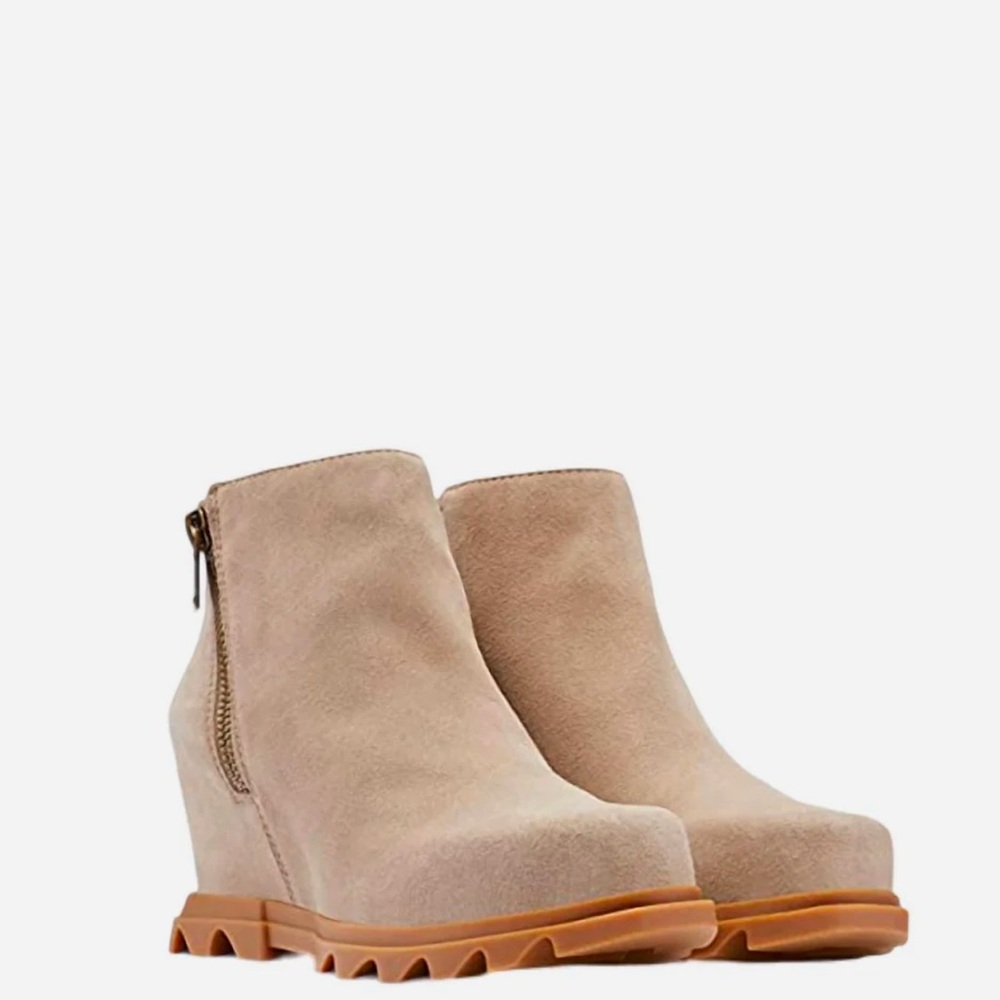 Joan of Arctic Wedge II Chelsea in Omega Taupe, Gum